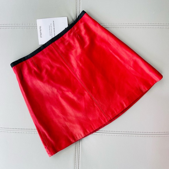 Veda Dresses & Skirts - NWT! Veda
Lambskin Leather Mini Skirt
In VIBRANT RED
Size: Small
Brand New❣️